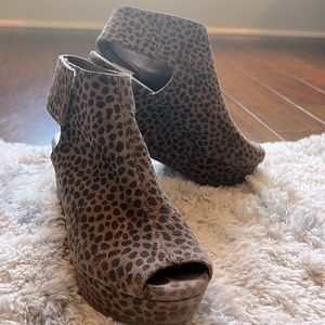 Leopard Cut Out Wedges